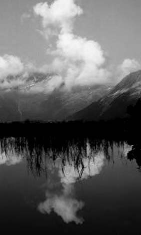 Clouds at the eye of the Moor